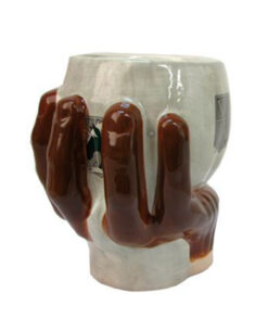 TAZA DE CERAMICA MOLDEADA ATTACK ON TITAN MANO